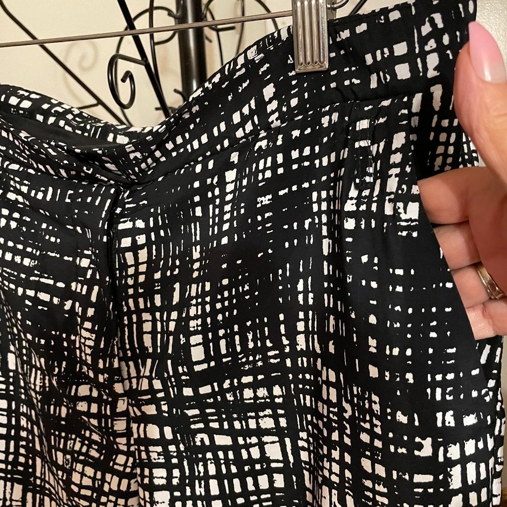JAYE.E Abstract Patterned Pants - Picture 8 of 8